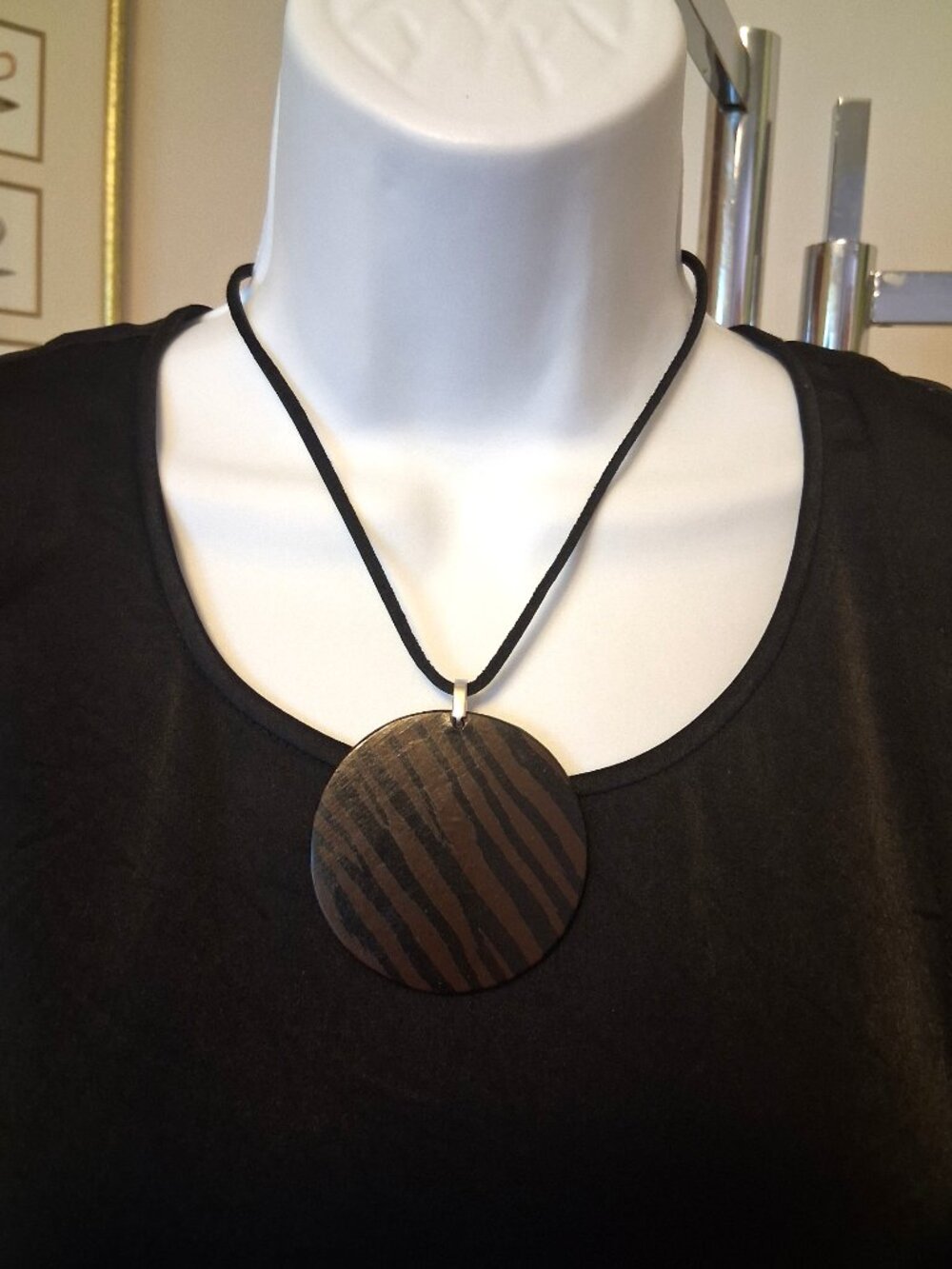 New Bauxo Handcrafted Round Leather Pendant Genuine Leather Necklace - Picture 7 of 9